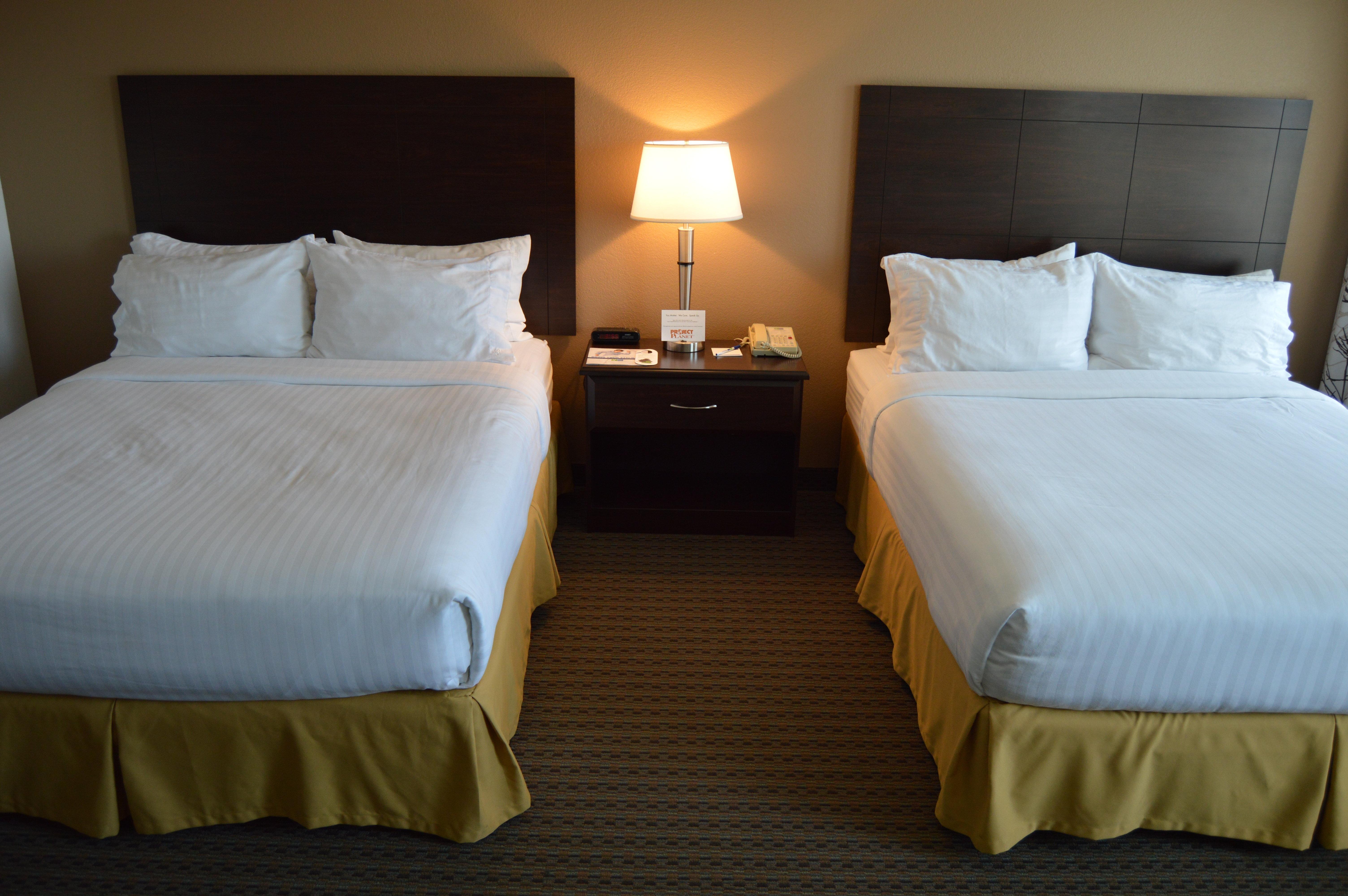 Holiday Inn Express & Suites Winner By Ihg Exterior photo