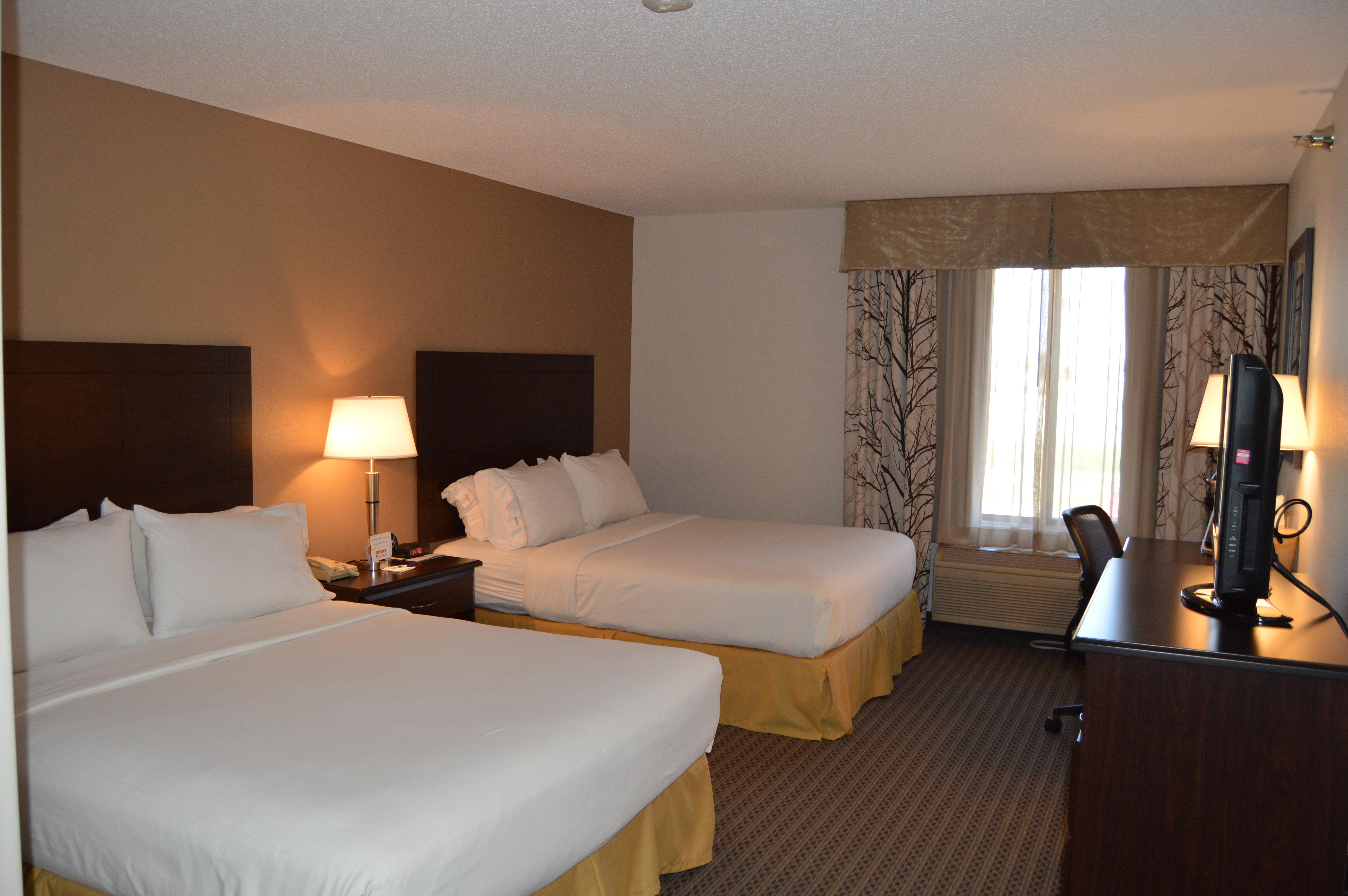 Holiday Inn Express & Suites Winner By Ihg Exterior photo